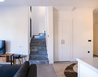 İzmir Çeşme'de Merkezi Konumda, Özel Havuzlu, Bahçeli,  Lüks Villa - 5