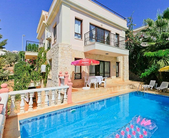 Kalkan Merkez'de Denize Yakın Konumda, Özel Havuzlu, Konforlu Villa - 1