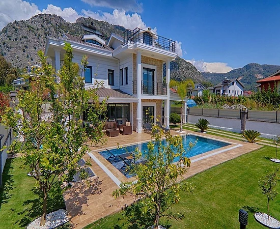 Fethiye Göcek'te Merkezi Konumda, Özel Havuzlu, 3+1, Lüks Villa - 1