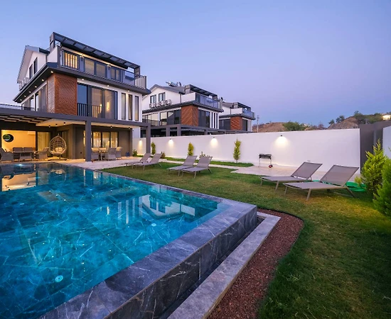 Fethiye Foça'da Ferah Bahçeli, Özel Havuzlu, Saunalı, Lüks Villa - 1