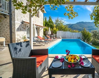 Kaş İslamlar'da Geniş Bahçeli, Özel Havuzlu, Kiralık Villa - 5