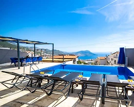 Kaş İslamlar'da Ahşap Mimarili, Sonsuzluk Havuzlu, Kiralık Villa - 3