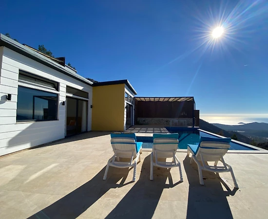Kaş Üzümlü'de Muhteşem Manzaralı, Özel Havuzlu, Modern Villa - 1