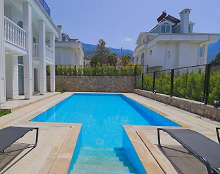 Fethiye Ölüdeniz'de Plaja Yakın Konumda, Özel Havuzlu, Kiralık Villa - 2