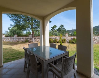 Didim Akbük'te Denize Sıfır, Tesis İçerisinde, Bahçeli 2+1 Daire - 2