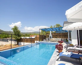 Kaş Sarıbelen'de, Doğa Manzaralı, Özel Havuzlu, Kiralık Villa - 3