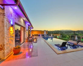 Kaş Belenli'de Çocuk Oyun Alanlı, Özel Havuzlu, Jakuzili Villa - 3