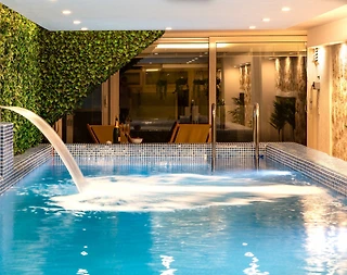 Kaş Bezirgan'da Plaja Yakın, Kapalı Havuzlu, Modern Balayı Villası - 1