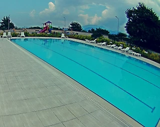 İzmir Çeşme'de Geniş Ailelere Uygun, Ortak Havuzlu, Modern Villa - 5