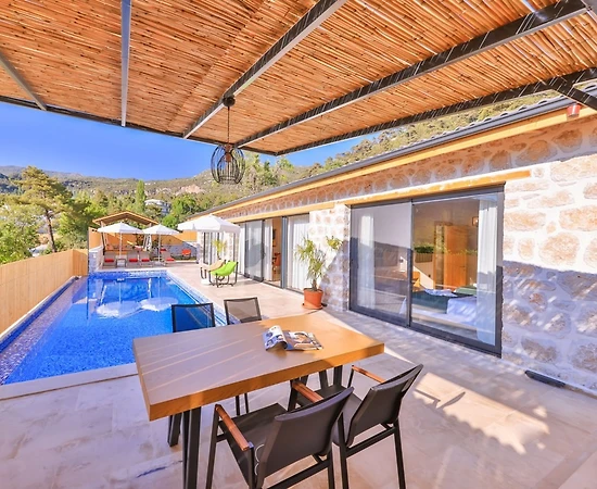 Kalkan İslamlar'da Doğa Manzaralı, Özel Havuzlu, Taş Mimarili Villa - 1