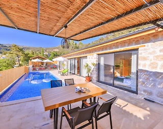 Kalkan İslamlar'da Doğa Manzaralı, Özel Havuzlu, Taş Mimarili Villa - 1