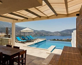 Kalkan'da Deniz Manzaralı, Yetişkin ve Çocuk Havuzlu, Konforlu Villa - 3