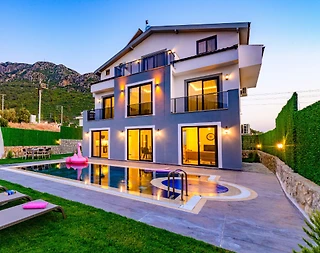 Ölüdeniz Hisarönü'nde Geniş Bahçeli, Özel Havuzlu, 4+1 Kiralık Villa - 1