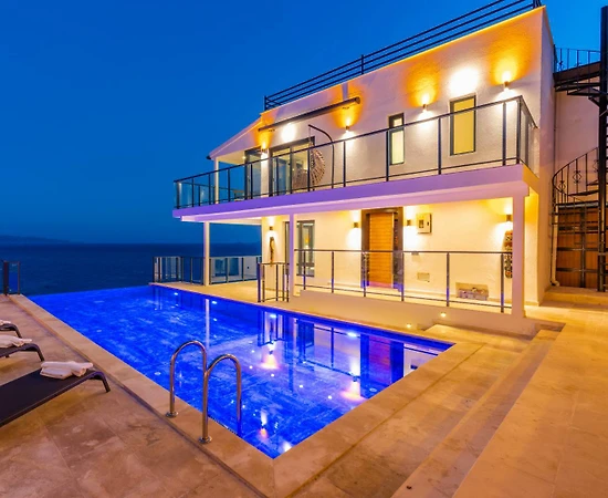 Kaş Gökçeören'de Büyüleyici Deniz Manzaralı, Özel Havuzlu, Lüks Villa - 1