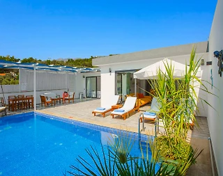 Kaş Üzümlü'de Yemyeşil Doğa Manzaralı, Özel Havuzlu, Jakuzili Villa - 1