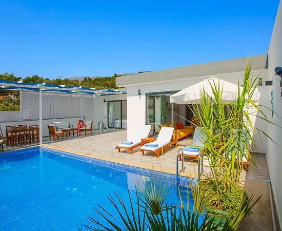 Kaş Üzümlü'de Yemyeşil Doğa Manzaralı, Özel Havuzlu, Jakuzili Villa - 1