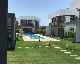 Kuşadası Soğucak'ta Elverişli Konumda, Ortak Havuzlu, Kiralık Villa - 3