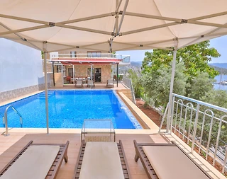 Kaş Andifli'de Limana Yürüme Mesafesinde, Isıtmalı Havuzlu, Şık Villa - 4