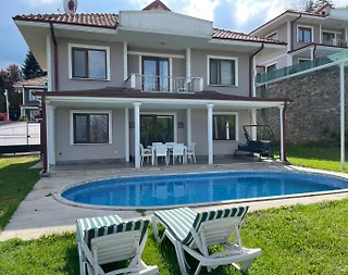 Sapanca Mahmudiye'de Göl Manzaralı, Isıtmalı Havuzlu, Tatil Villası - 2