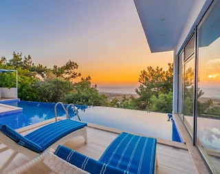 Kaş Üzümlü'de Doğa Manzaralı, Isıtmalı Havuzlu, Jakuzili Villa - 3