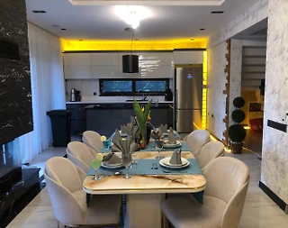 Kemer Çamyuva'da Şık Tasarımlı, Isıtmalı Özel Havuzlu, Bahçeli Villa - 5