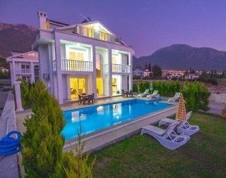 Fethiye Ölüdeniz'de Geniş Ailelere Uygun, Özel Havuzlu, Bahçeli Villa - 3