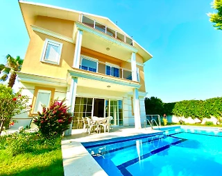 Serik Kadriye'de Geniş Bahçeli, Özel Havuzlu, Şık Kiralık Villa - 4