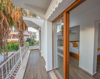 Fethiye Çiftlik'te Lüks Dizayna Sahip, Özel Bahçeli, Tripleks Villa - 2