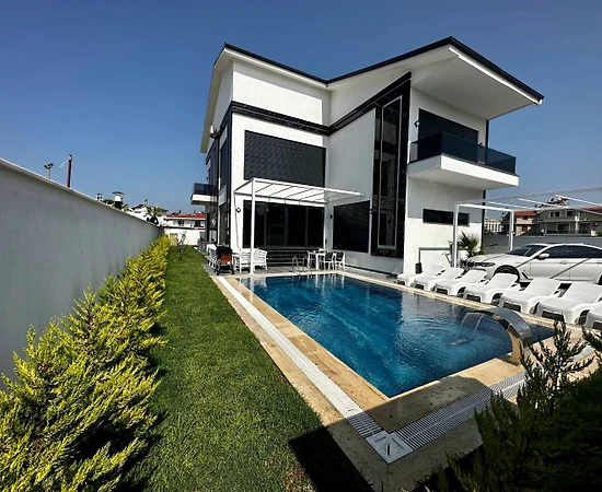 Serik Belek’te Kalabalık Gruplar İçin Özel Havuzlu, Kiralık Tatil Villası - 1