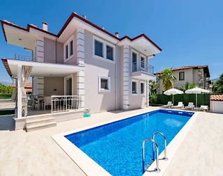 Muğla Dalyan'da Geniş Bahçeli, Özel Havuzlu, Kiralık Villa - 1