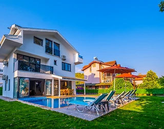 Fethiye Çiftlik'de Geniş Bahçeli, Özel Havuzlu, 4+1 Lüks Villa - 4