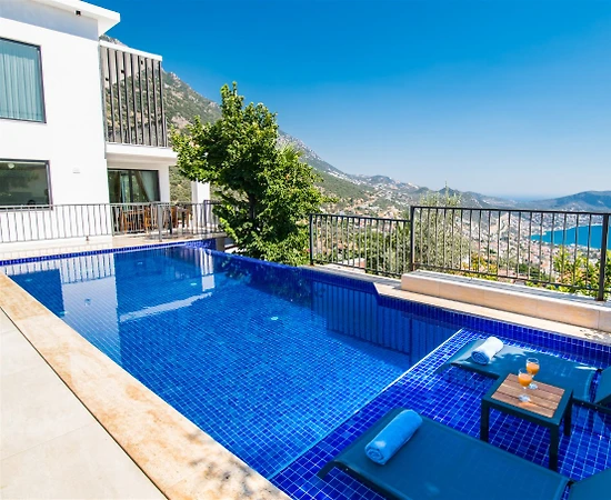 Kaş İslamlar'da Kalabalık Ailelere Uygun, Özel Havuzlu, 4+1 Villa - 1