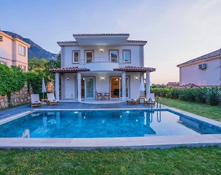 Fethiye Ovacık'ta Merkezi Konumda, Özel Havuzlu, Bahçeli Lüks Villa - 1