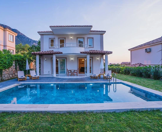 Fethiye Ovacık'ta Merkezi Konumda, Özel Havuzlu, Bahçeli Lüks Villa - 1