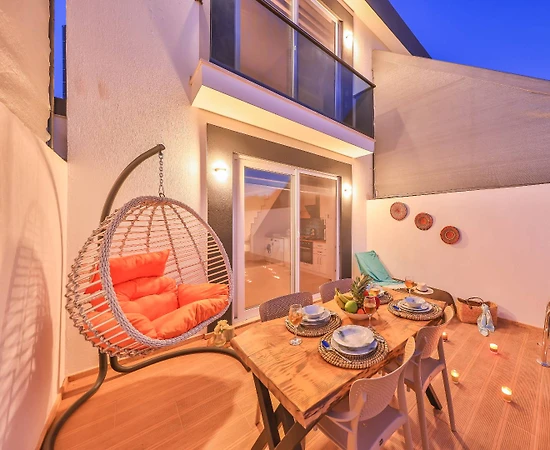 Kaş Andifli'de Dağ Manzaralı, Özel Havuzlu, Kiralık Villa - 1