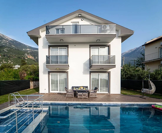 Fethiye'de Ölüdeniz'de Merkezi Konumda, Çocuk Havuzlu, Modern Villa - 1