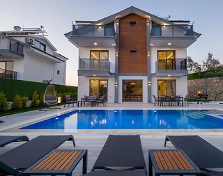 Fethiye Ölüdeniz'de Geniş Alanlara Sahip, Özel Havuzlu, Kiralık Villa - 2