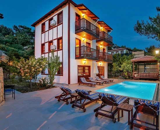 Kaş İslamlar'da Otantik Atmosferli, Ahşap Mimarili, Lüks  Villa - 1