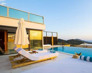 Kaş Bezirgan'da Muhteşem Manzaralı, Sonsuzluk Havuzlu, Lüks Villa - 1