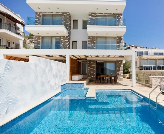 Kalkan'da Deniz Manzaralı, Yetişkin ve Çocuk Havuzlu, Konforlu Villa - 1