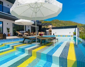 Kalkan İslamlar'da Ultra Lüks, Sonsuzluk Havuzlu, Sinema Odalı Villa - 2