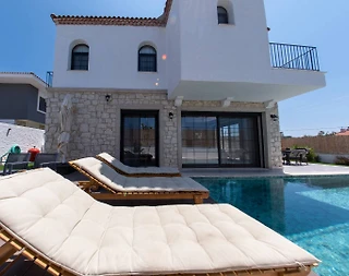 Çeşme Çiftlik'de Denize Yakın Mesafede, Özel Havuzlu, Lüks Villa - 5