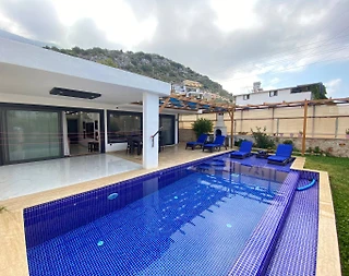 Kaş Bezirgan'da Modern Tasarıma Sahip, Özel Havuzlu, Konforlu Villa - 1