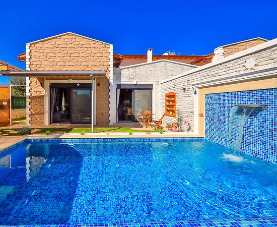 Kaş Andifli'de Özel Tasarımlı, Havuzlu, Balayı Villası - 1