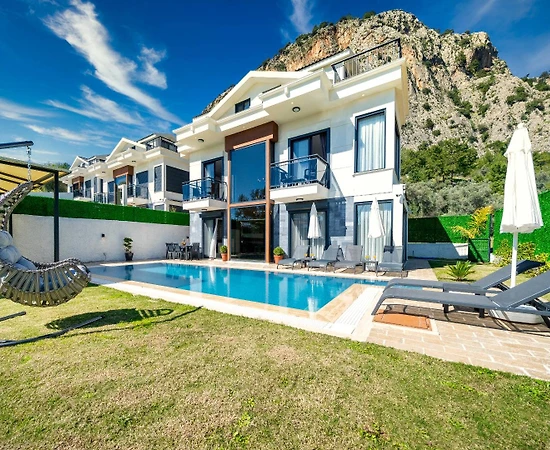 Fethiye Göcek'te Geniş Alanlara Sahip, Özel Havuzlu, Modern Villa - 1