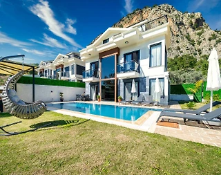 Fethiye Göcek'te Geniş Alanlara Sahip, Özel Havuzlu, Modern Villa - 1