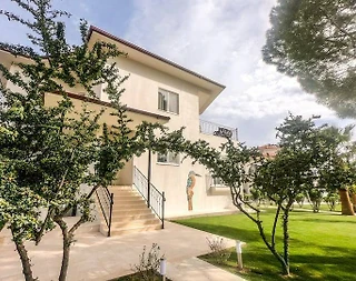 Muğla Köyceğiz'de Göl Manzaralı, Ortak Havuzlu, Kiralık Villa - 2