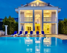 Fethiye Ölüdeniz'de Geniş Ailelere Uygun, Özel Havuzlu, Bahçeli Villa - 2