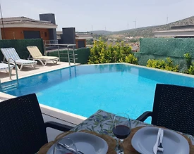 Çeşme'de Marinaya Yakın, Merkezi Konumda, Özel Havuzlu, Kiralık Villa - 2