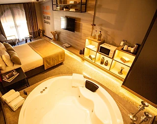 İstanbul Ataşehir'de Jakuzili, Konforlu, Lüks Suit - 4